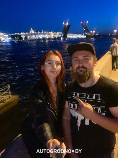 «Это был сюрприз на свадьбу. Путешествие на Териберку». Ребята из Беларуси сделали из VW Transporter «дом на колесах» и проехали за раз 6000 км