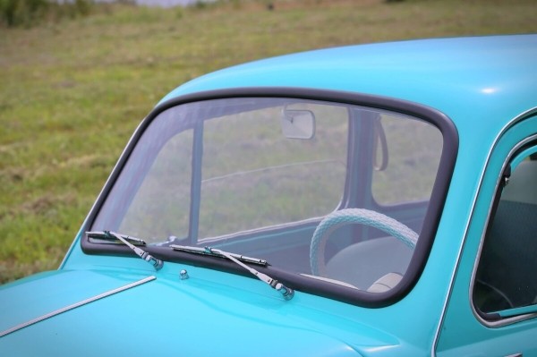 «Излучает положительные эмоции». Белорус показал «горбатый» ЗАЗ-965, который вернули к жизни «Излучает положительные эмоции». Белорус показал «горбатый» ЗАЗ-965, который вернули к жизни