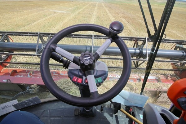 «Вам ни один комбайнёр правды не скажет!» Поговорили с водителем о комбайне за 400 тыс. долларов «Вам ни один комбайнёр правды не скажет!» Поговорили с водителем о комбайне за 400 тыс. долларов