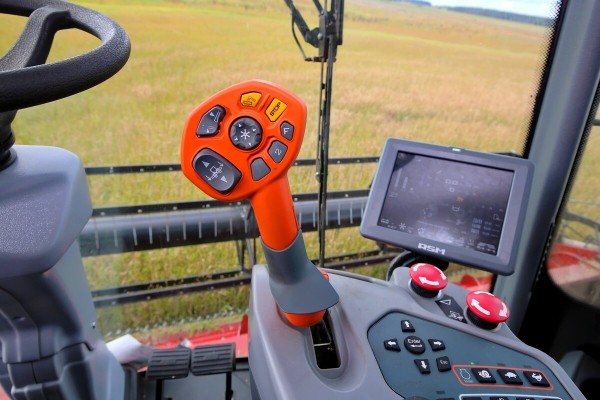 «У комбайнёров выходных нет!» Механизатор о работе на комбайне за 1,8 млн BYN «У комбайнёров выходных нет!» Механизатор о работе на комбайне за 1,8 млн BYN