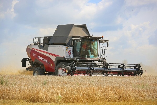 «Вам ни один комбайнёр правды не скажет!» Поговорили с водителем о комбайне за 400 тыс. долларов «Вам ни один комбайнёр правды не скажет!» Поговорили с водителем о комбайне за 400 тыс. долларов