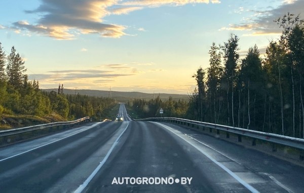 «Это был сюрприз на свадьбу. Путешествие на Териберку». Ребята из Беларуси сделали из VW Transporter «дом на колесах» и проехали за раз 6000 км