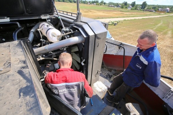 «У комбайнёров выходных нет!» Механизатор о работе на комбайне за 1,8 млн BYN «У комбайнёров выходных нет!» Механизатор о работе на комбайне за 1,8 млн BYN