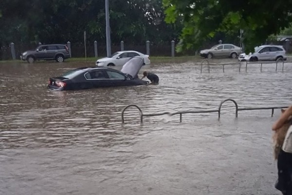 Кто заплатит за затопленную машину? Кто заплатит за затопленную машину?