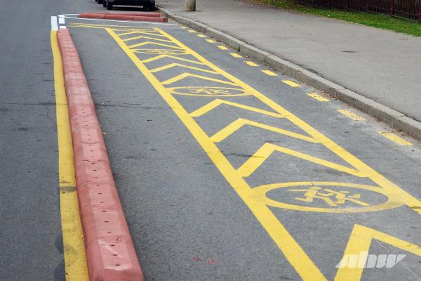 Высаживай и проезжай: как выглядит экспериментальная разметка возле минских школ Высаживай и проезжай: как выглядит экспериментальная разметка возле минских школ