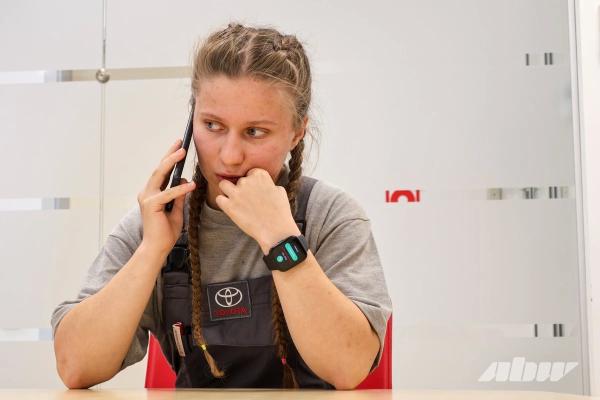 «Вместо «музыкалки» меняла в гараже колодки»: как 20-летняя девушка стала автомехаником «Вместо «музыкалки» меняла в гараже колодки»: как 20-летняя девушка стала автомехаником