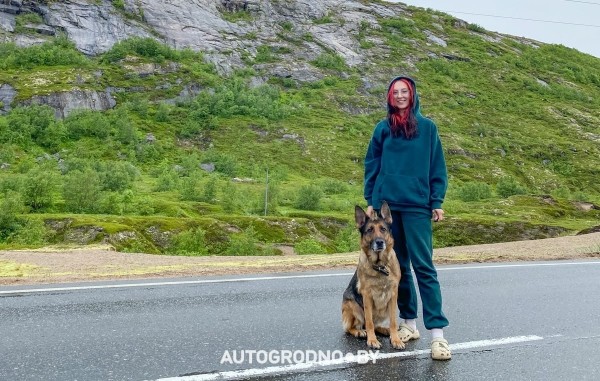 «Это был сюрприз на свадьбу. Путешествие на Териберку». Ребята из Беларуси сделали из VW Transporter «дом на колесах» и проехали за раз 6000 км