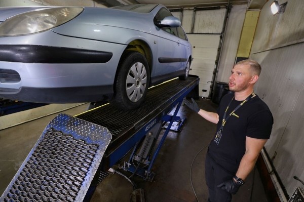 «Купил без осмотра на подъёмнике». Узнали, стоил ли своих денег 22-летний Citroen C5 «Купил без осмотра на подъёмнике». Узнали, стоил ли своих денег 22-летний Citroen C5