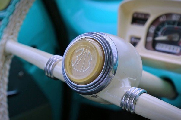 «Излучает положительные эмоции». Белорус показал «горбатый» ЗАЗ-965, который вернули к жизни «Излучает положительные эмоции». Белорус показал «горбатый» ЗАЗ-965, который вернули к жизни