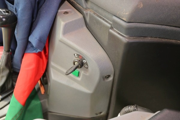 «Вам ни один комбайнёр правды не скажет!» Поговорили с водителем о комбайне за 400 тыс. долларов «Вам ни один комбайнёр правды не скажет!» Поговорили с водителем о комбайне за 400 тыс. долларов