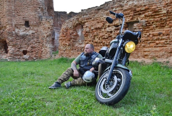 «Ни одного байкерского мероприятия не пропустил!» Житель Брестской области три года колесит на легендарном BMW R 1200C «Ни одного байкерского мероприятия не пропустил!» Житель Брестской области три года колесит на легендарном BMW R 1200C