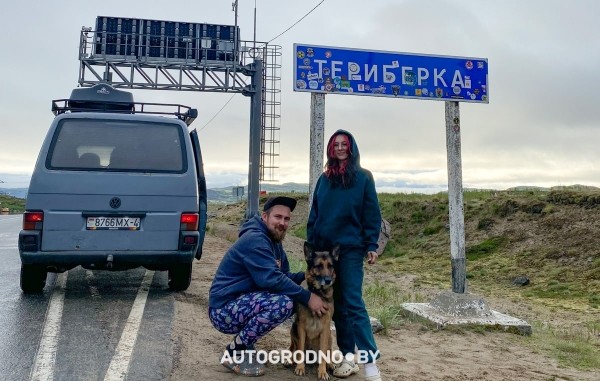 «Это был сюрприз на свадьбу. Путешествие на Териберку». Ребята из Беларуси сделали из VW Transporter «дом на колесах» и проехали за раз 6000 км