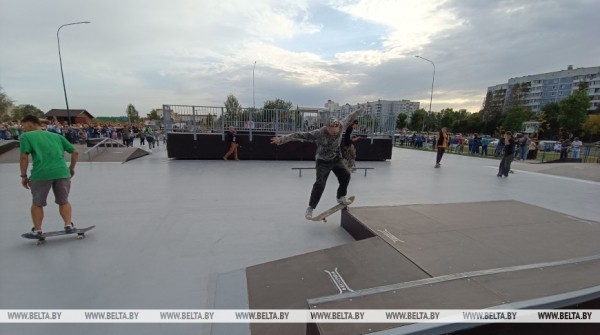 В Витебске открыли самую большую скейт-площадку в Беларуси В Витебске открыли самую большую скейт-площадку в Беларуси