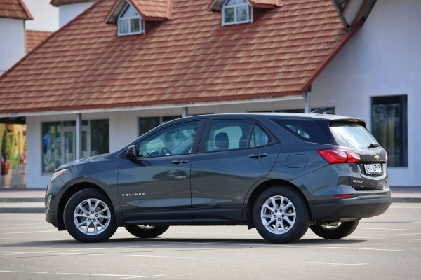 Машина — по низу рынка. И не берут... Почему так сложно продать свежий Chevrolet Equinox из Америки? Машина — по низу рынка. И не берут... Почему так сложно продать свежий Chevrolet Equinox из Америки?