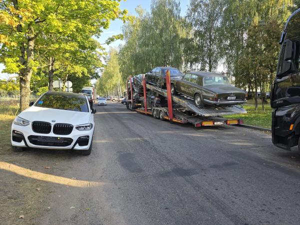 Сотни люксовых авто застряли на таможне под Минском Сотни люксовых авто застряли на таможне под Минском