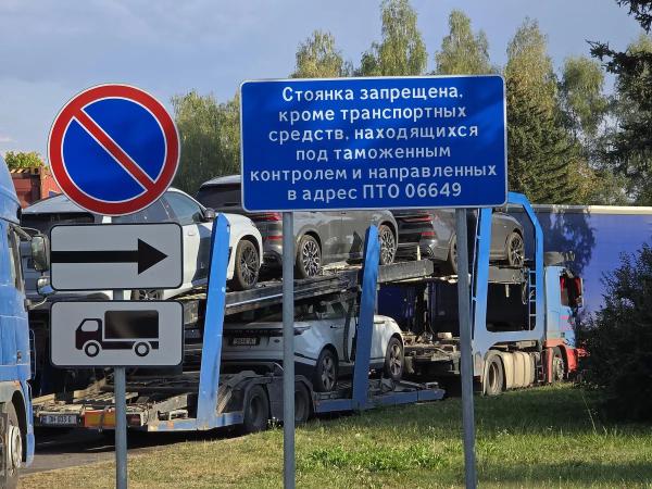 Сотни люксовых авто застряли на таможне под Минском Сотни люксовых авто застряли на таможне под Минском