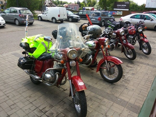 Однажды доехал до Мурманска! Белорус ежегодно путешествует на 50-летнем Jawa 350 Однажды доехал до Мурманска! Белорус ежегодно путешествует на 50-летнем Jawa 350