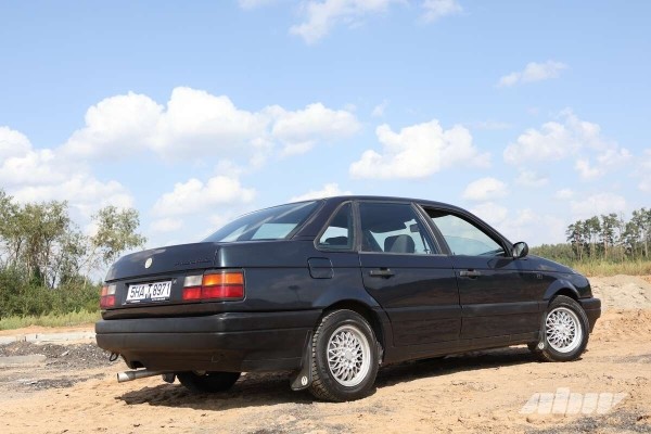 Знаковая машина? Покатались на 34-летнем Volkswagen Passat B3 Знаковая машина? Покатались на 34-летнем Volkswagen Passat B3