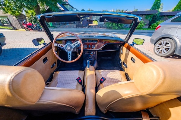 Белорус привёз из Германии редкий Triumph Spitfire 1979 г. в. Сколько стоила машина?