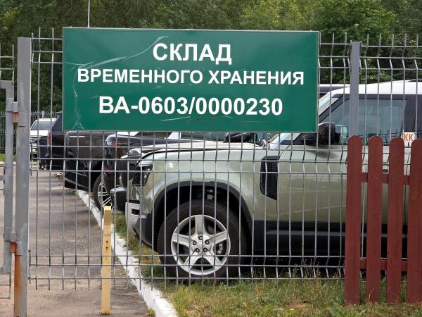 Сотни люксовых авто застряли на таможне под Минском Сотни люксовых авто застряли на таможне под Минском