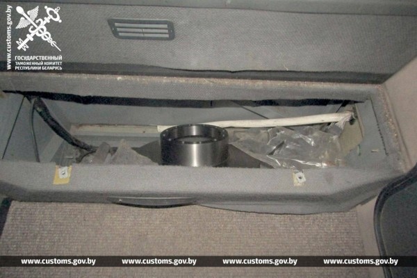 Брестские таможенники обнаружили контрабанду запчастей в польском автобусе Брестские таможенники обнаружили контрабанду запчастей в польском автобусе