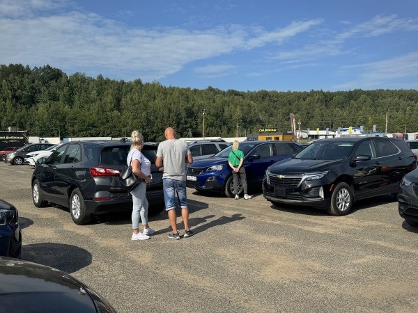 Машина — по низу рынка. И не берут... Почему так сложно продать свежий Chevrolet Equinox из Америки? Машина — по низу рынка. И не берут... Почему так сложно продать свежий Chevrolet Equinox из Америки?