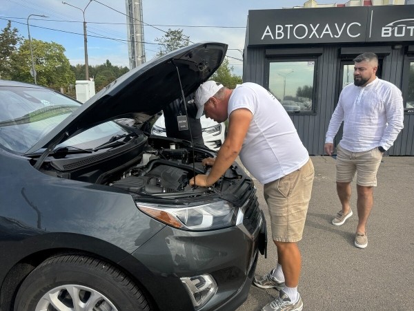 Машина — по низу рынка. И не берут... Почему так сложно продать свежий Chevrolet Equinox из Америки? Машина — по низу рынка. И не берут... Почему так сложно продать свежий Chevrolet Equinox из Америки?