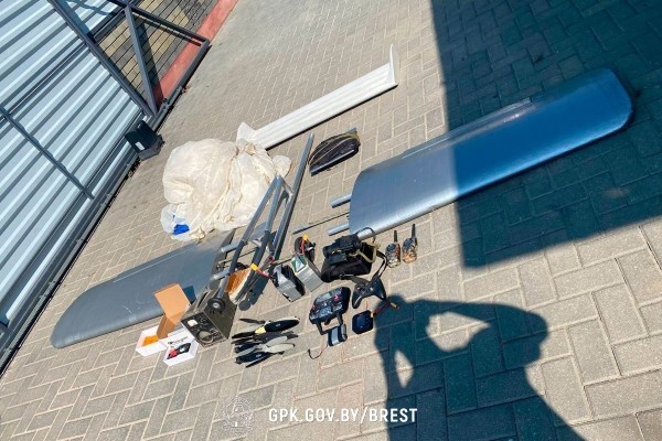 Брестские пограничники обнаружили и изъяли комплектующие к беспилотникам Брестские пограничники обнаружили и изъяли комплектующие к беспилотникам