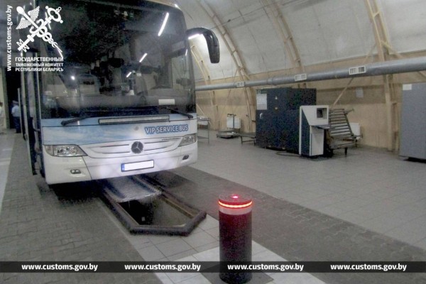 Брестские таможенники обнаружили контрабанду запчастей в польском автобусе Брестские таможенники обнаружили контрабанду запчастей в польском автобусе