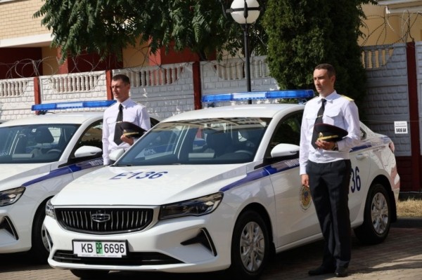 В Брестском областном управлении департамента охраны МВД торжественно вручили ключи от шести новых служебных автомобилей