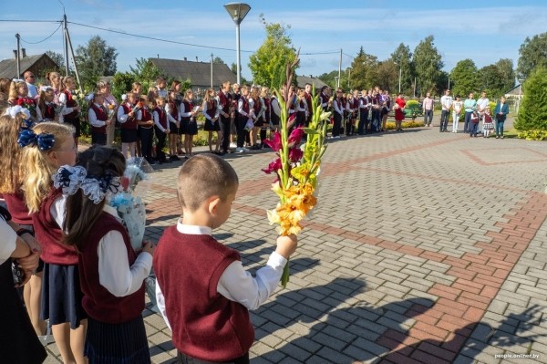 «Дома заняты все вазы, кувшины и банки». Как учителя относятся к такому количеству подаренных букетов? «Дома заняты все вазы, кувшины и банки». Как учителя относятся к такому количеству подаренных букетов?