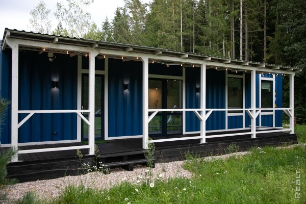 Белорусы построили дом из морского контейнера по туториалу на YouTube. Во сколько она обошлась? Белорусы построили дом из морского контейнера по туториалу на YouTube. Во сколько она обошлась?