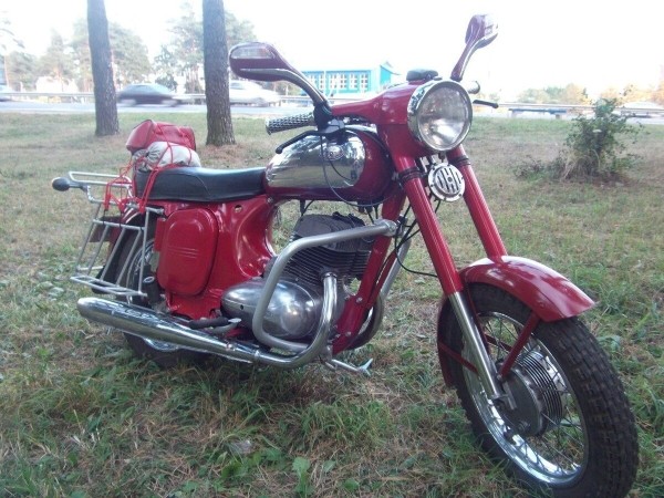 Однажды доехал до Мурманска! Белорус ежегодно путешествует на 50-летнем Jawa 350 Однажды доехал до Мурманска! Белорус ежегодно путешествует на 50-летнем Jawa 350