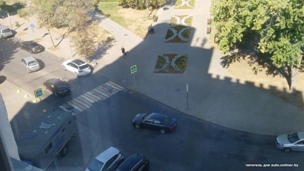 Один неудачно припаркованный автомобиль может создать проблемы многим. Вот доказательство Один неудачно припаркованный автомобиль может создать проблемы многим. Вот доказательство