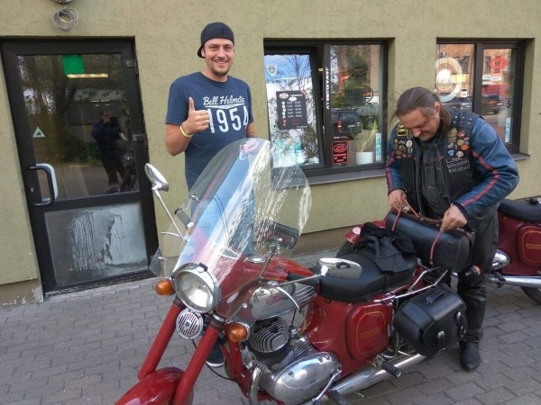 Однажды доехал до Мурманска! Белорус ежегодно путешествует на 50-летнем Jawa 350 Однажды доехал до Мурманска! Белорус ежегодно путешествует на 50-летнем Jawa 350