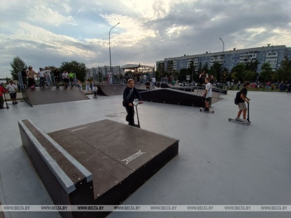 В Витебске открыли самую большую скейт-площадку в Беларуси В Витебске открыли самую большую скейт-площадку в Беларуси