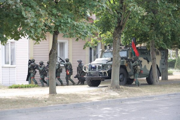 В Столине идут учения. Эффектные кадры В Столине идут учения. Эффектные кадры