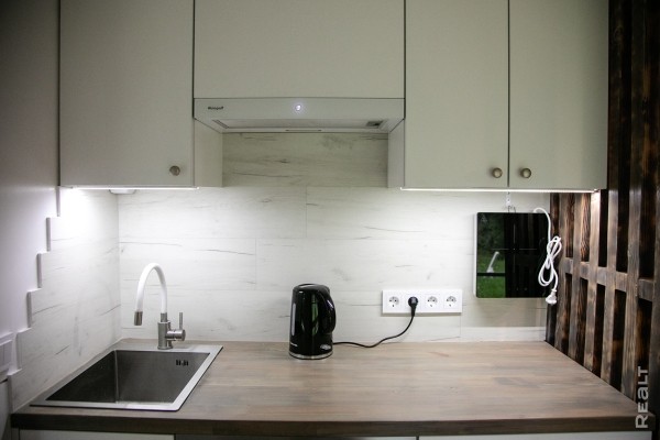 Белорусы построили дом из морского контейнера по туториалу на YouTube. Во сколько она обошлась? Белорусы построили дом из морского контейнера по туториалу на YouTube. Во сколько она обошлась?