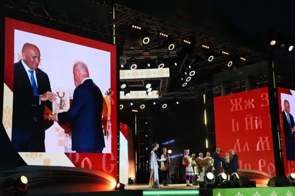 Видео праздничного фейерверка в Ивацевичах Видео праздничного фейерверка в Ивацевичах