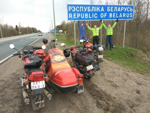 Однажды доехал до Мурманска! Белорус ежегодно путешествует на 50-летнем Jawa 350 Однажды доехал до Мурманска! Белорус ежегодно путешествует на 50-летнем Jawa 350