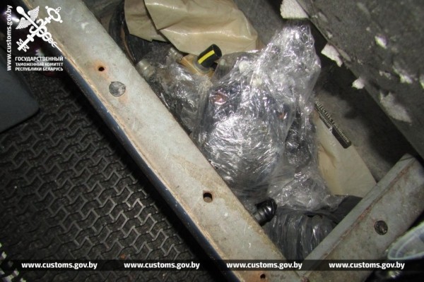 Брестские таможенники обнаружили 19 королевских питонов в рейсовом автобусе из Польши Брестские таможенники обнаружили 19 королевских питонов в рейсовом автобусе из Польши