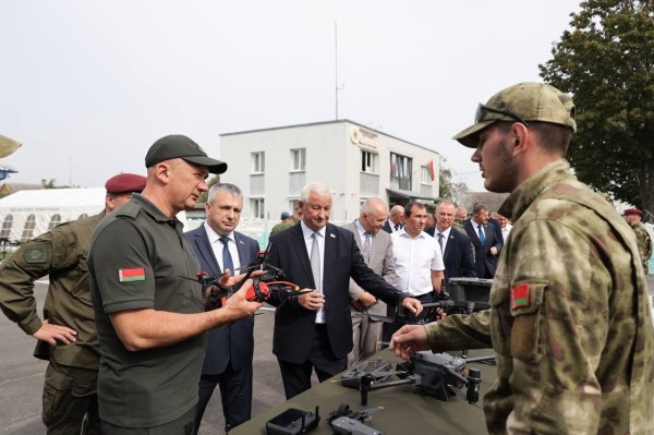 В Столине идут учения. Эффектные кадры В Столине идут учения. Эффектные кадры