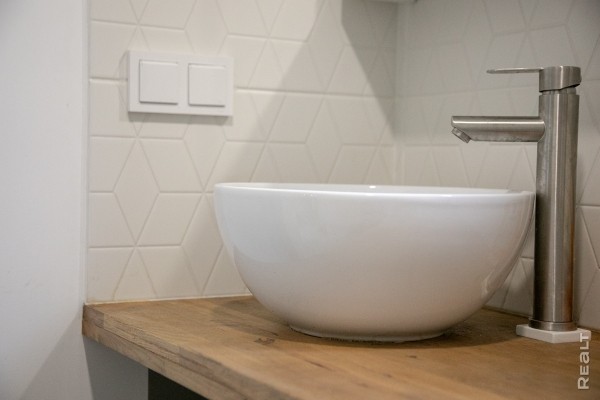 Белорусы построили дом из морского контейнера по туториалу на YouTube. Во сколько она обошлась? Белорусы построили дом из морского контейнера по туториалу на YouTube. Во сколько она обошлась?