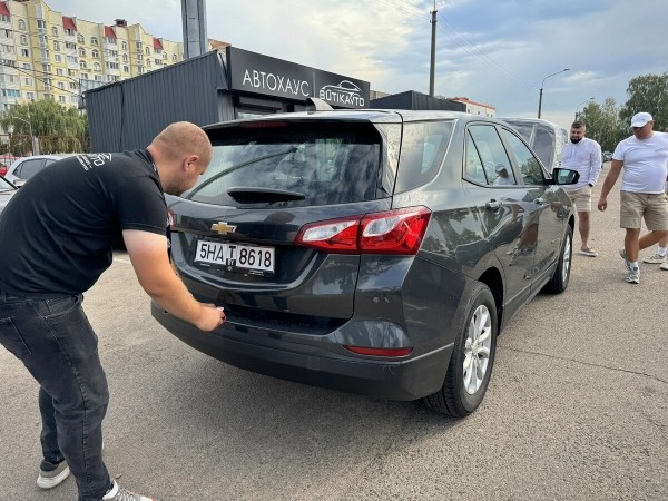 Машина — по низу рынка. И не берут... Почему так сложно продать свежий Chevrolet Equinox из Америки? Машина — по низу рынка. И не берут... Почему так сложно продать свежий Chevrolet Equinox из Америки?