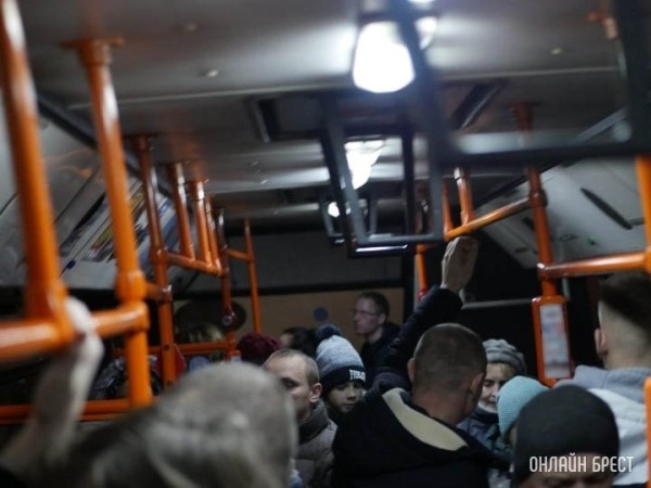 Может ли маленький ребенок занимать отдельное место в городском автобусе?