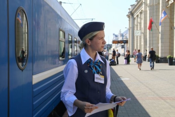 Проводник поезда. 18-летняя брестчанка рассказала о работе и романтике выбранного пути Проводник поезда. 18-летняя брестчанка рассказала о работе и романтике выбранного пути