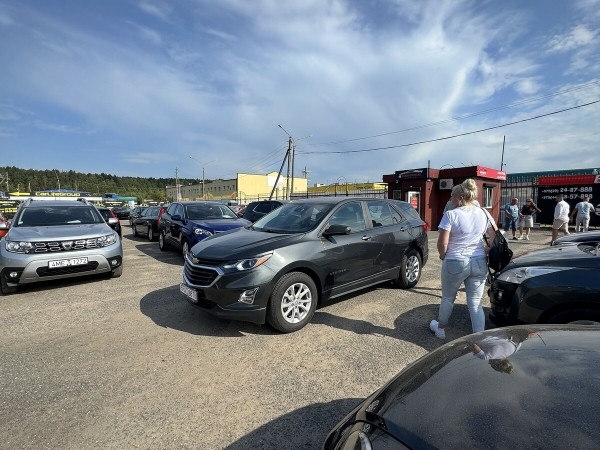 Машина — по низу рынка. И не берут... Почему так сложно продать свежий Chevrolet Equinox из Америки? Машина — по низу рынка. И не берут... Почему так сложно продать свежий Chevrolet Equinox из Америки?