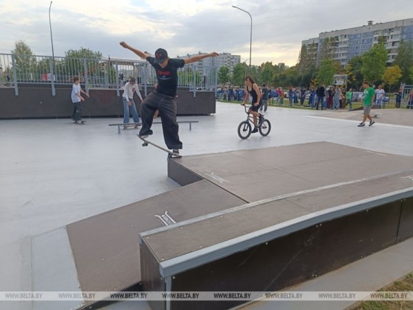 В Витебске открыли самую большую скейт-площадку в Беларуси В Витебске открыли самую большую скейт-площадку в Беларуси