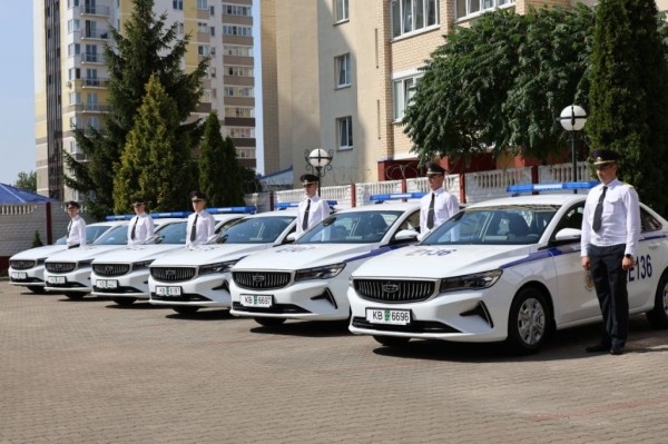 В Брестском областном управлении департамента охраны МВД торжественно вручили ключи от шести новых служебных автомобилей