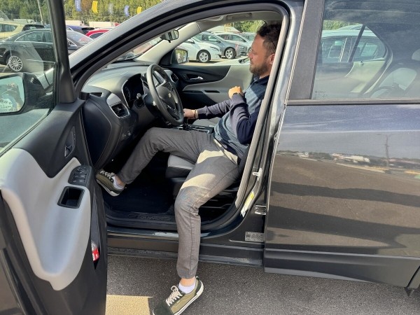 Машина — по низу рынка. И не берут... Почему так сложно продать свежий Chevrolet Equinox из Америки? Машина — по низу рынка. И не берут... Почему так сложно продать свежий Chevrolet Equinox из Америки?